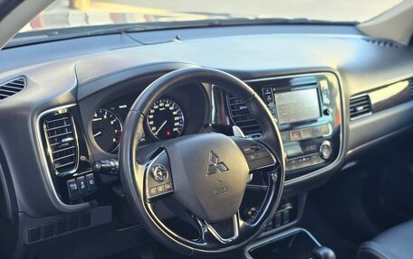 Mitsubishi Outlander III рестайлинг 3, 2017 год, 2 495 000 рублей, 8 фотография