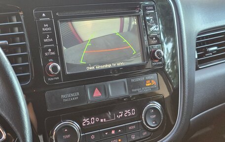 Mitsubishi Outlander III рестайлинг 3, 2017 год, 2 495 000 рублей, 15 фотография