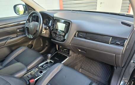 Mitsubishi Outlander III рестайлинг 3, 2017 год, 2 495 000 рублей, 18 фотография