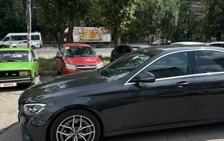 Mercedes-Benz E-Класс, 2020 год, 3 200 000 рублей, 3 фотография