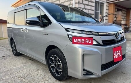 Toyota Voxy III, 2018 год, 2 650 000 рублей, 3 фотография