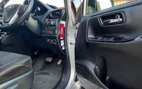 Toyota Voxy III, 2018 год, 2 650 000 рублей, 8 фотография