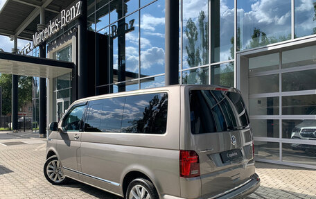 Volkswagen Multivan T6 рестайлинг, 2022 год, 6 500 000 рублей, 5 фотография