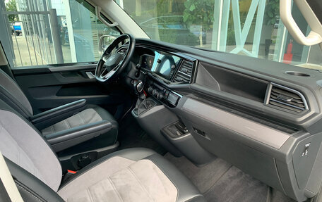 Volkswagen Multivan T6 рестайлинг, 2022 год, 6 500 000 рублей, 15 фотография