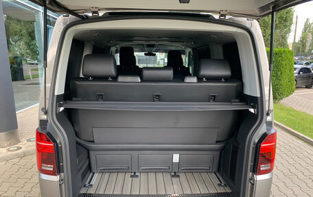 Volkswagen Multivan T6 рестайлинг, 2022 год, 6 500 000 рублей, 12 фотография