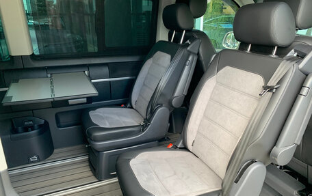 Volkswagen Multivan T6 рестайлинг, 2022 год, 6 500 000 рублей, 16 фотография
