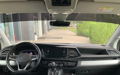 Volkswagen Multivan T6 рестайлинг, 2022 год, 6 500 000 рублей, 19 фотография