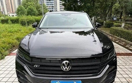 Volkswagen Touareg III, 2021 год, 4 450 000 рублей, 2 фотография