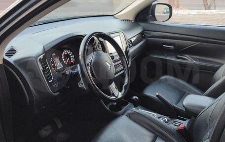 Mitsubishi Outlander III рестайлинг 3, 2016 год, 2 200 000 рублей, 5 фотография