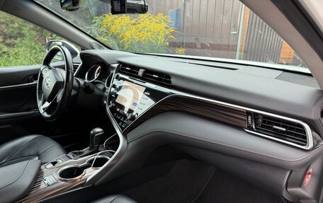 Toyota Camry, 2019 год, 3 100 000 рублей, 17 фотография