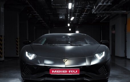 Lamborghini Aventador I рестайлинг, 2018 год, 30 000 000 рублей, 1 фотография