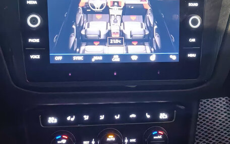 Volkswagen Tiguan II, 2019 год, 2 300 000 рублей, 6 фотография