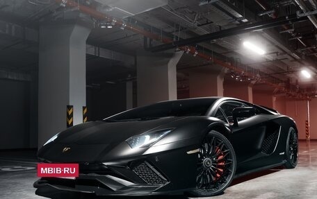 Lamborghini Aventador I рестайлинг, 2018 год, 30 000 000 рублей, 2 фотография