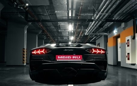 Lamborghini Aventador I рестайлинг, 2018 год, 30 000 000 рублей, 5 фотография