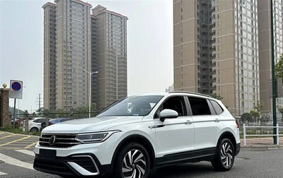 Volkswagen Tiguan II, 2022 год, 2 050 000 рублей, 1 фотография