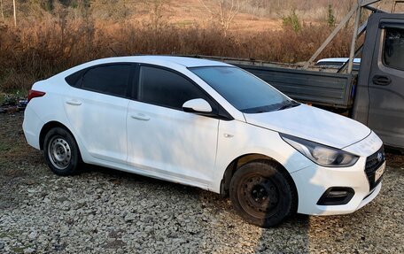 Hyundai Solaris II рестайлинг, 2019 год, 900 000 рублей, 4 фотография