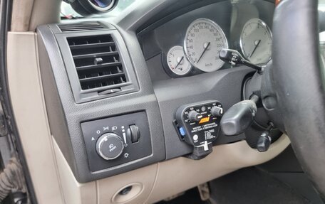 Chrysler 300C II, 2006 год, 1 600 000 рублей, 8 фотография