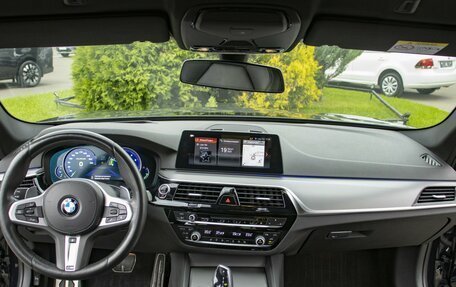 BMW 5 серия, 2018 год, 3 898 000 рублей, 14 фотография