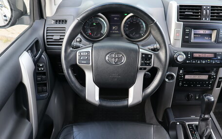 Toyota Land Cruiser Prado 150 рестайлинг 2, 2011 год, 2 530 000 рублей, 11 фотография