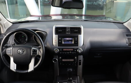 Toyota Land Cruiser Prado 150 рестайлинг 2, 2011 год, 2 530 000 рублей, 9 фотография