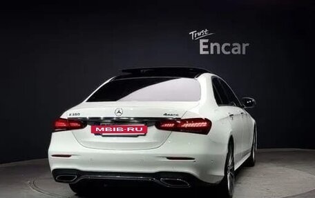 Mercedes-Benz E-Класс, 2021 год, 4 100 000 рублей, 4 фотография