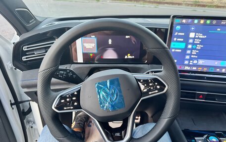 Volkswagen Tiguan, 2025 год, 4 300 000 рублей, 14 фотография
