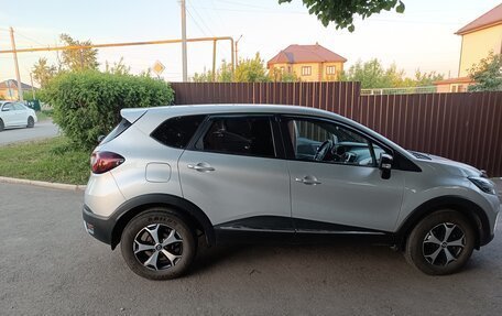 Renault Kaptur I рестайлинг, 2017 год, 1 350 000 рублей, 4 фотография