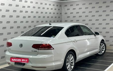Volkswagen Passat B8 рестайлинг, 2015 год, 1 465 000 рублей, 2 фотография