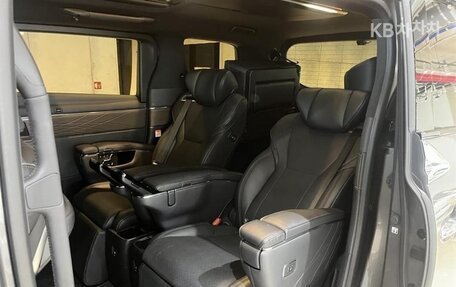 Toyota Alphard, 2023 год, 7 550 000 рублей, 12 фотография