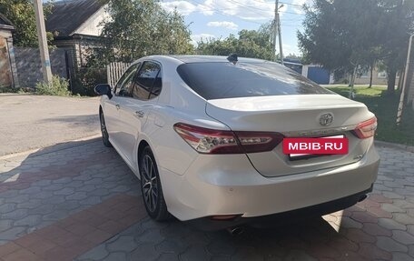 Toyota Camry, 2022 год, 3 100 000 рублей, 2 фотография