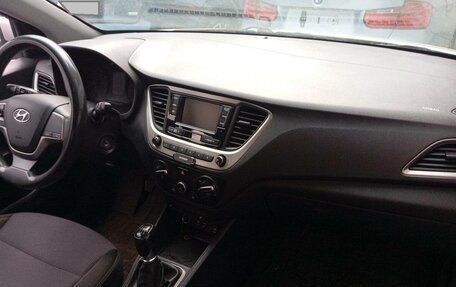 Hyundai Solaris II рестайлинг, 2018 год, 691 000 рублей, 7 фотография
