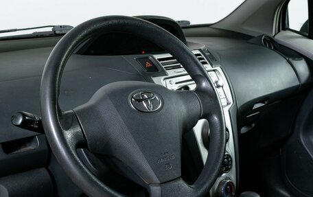 Toyota Yaris III рестайлинг, 2007 год, 640 000 рублей, 14 фотография