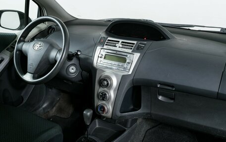 Toyota Yaris III рестайлинг, 2007 год, 640 000 рублей, 10 фотография