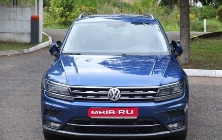 Volkswagen Tiguan II, 2018 год, 2 500 000 рублей, 3 фотография