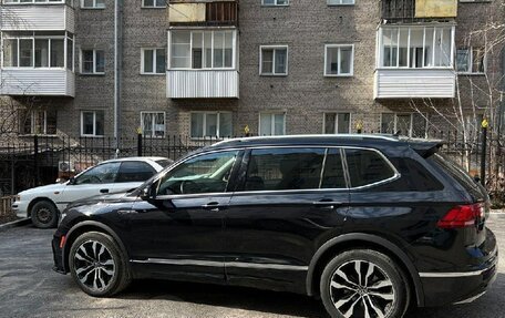 Volkswagen Tiguan II, 2021 год, 2 640 000 рублей, 2 фотография