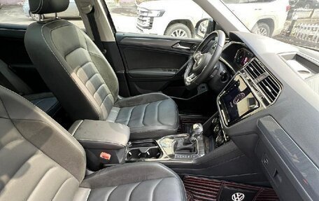 Volkswagen Tiguan II, 2021 год, 2 640 000 рублей, 7 фотография