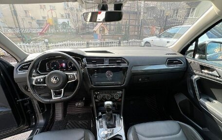 Volkswagen Tiguan II, 2021 год, 2 640 000 рублей, 13 фотография