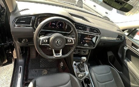 Volkswagen Tiguan II, 2021 год, 2 640 000 рублей, 21 фотография