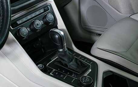 Volkswagen Tiguan II, 2018 год, 2 810 000 рублей, 18 фотография