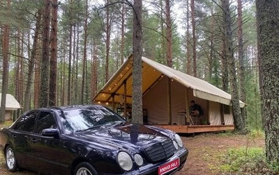 Mercedes-Benz E-Класс, 1999 год, 800 000 рублей, 1 фотография