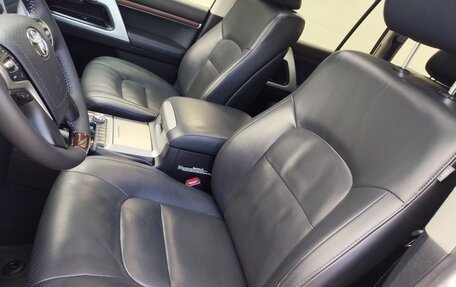 Toyota Land Cruiser 200, 2017 год, 5 690 000 рублей, 16 фотография