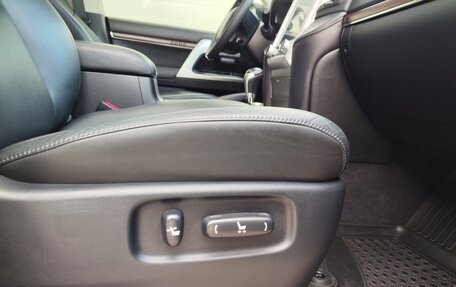 Toyota Land Cruiser 200, 2017 год, 5 690 000 рублей, 18 фотография