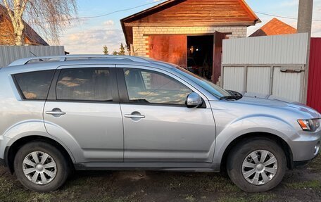 Mitsubishi Outlander III рестайлинг 3, 2010 год, 1 249 000 рублей, 2 фотография
