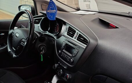 KIA cee'd III, 2014 год, 999 999 рублей, 10 фотография