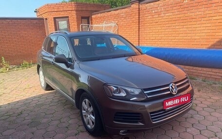 Volkswagen Touareg III, 2010 год, 1 600 000 рублей, 2 фотография