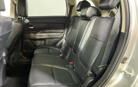 Mitsubishi Outlander III рестайлинг 3, 2015 год, 1 797 000 рублей, 10 фотография