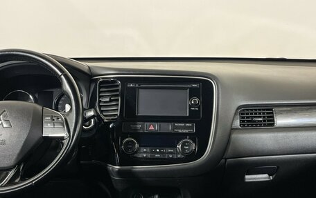Mitsubishi Outlander III рестайлинг 3, 2015 год, 1 797 000 рублей, 12 фотография