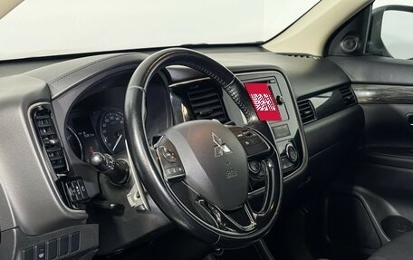 Mitsubishi Outlander III рестайлинг 3, 2015 год, 1 797 000 рублей, 13 фотография