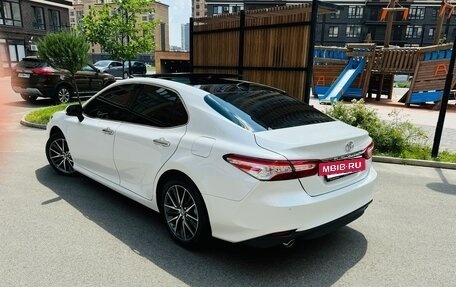 Toyota Camry, 2023 год, 3 900 000 рублей, 5 фотография