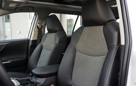 Toyota RAV4, 2025 год, 3 800 000 рублей, 13 фотография